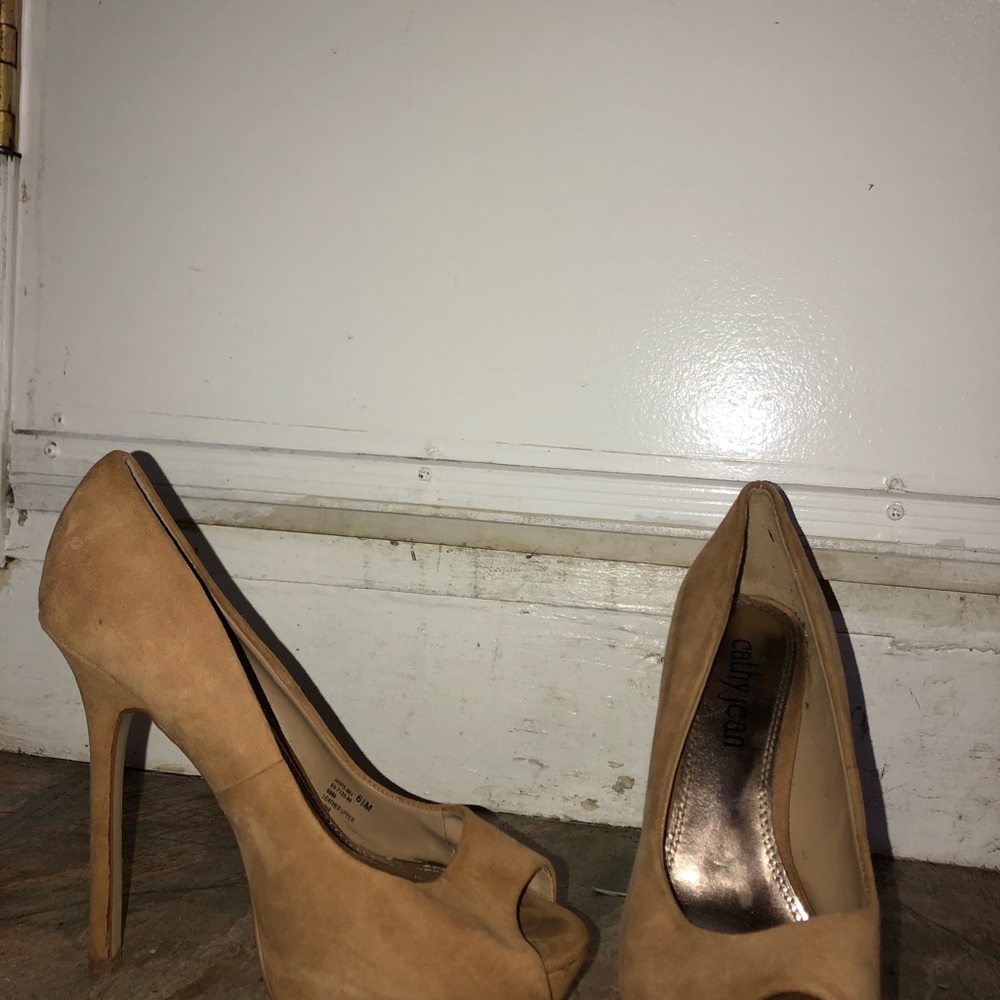 Heels - Picture 2 of 3